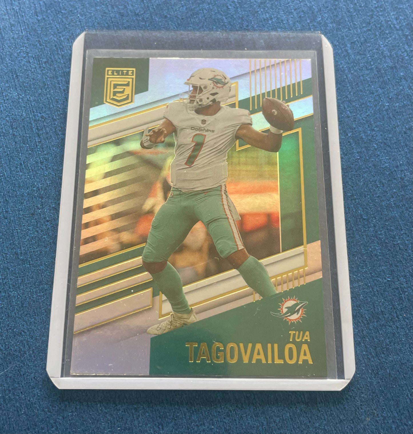 Tua Tagoailoa Miami Dolphins 2022 Donruss Elite (stand included)