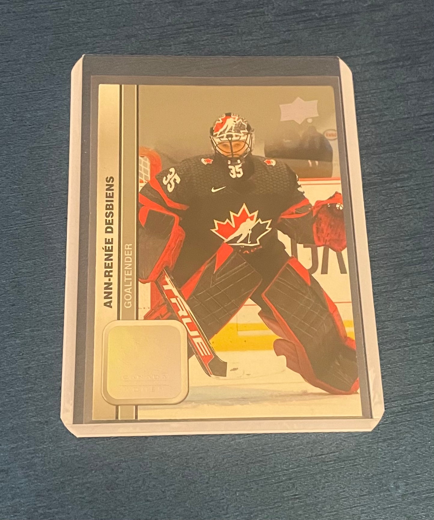 Ann-Renee Desbiens Team Canada 2023 Upper Deck (stand included)